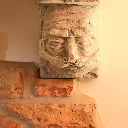 XIV Century Rooms