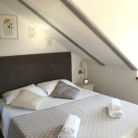 krevet i doručak XIV Century Rooms Kastela