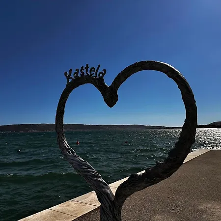 XIV Century Rooms Kastela