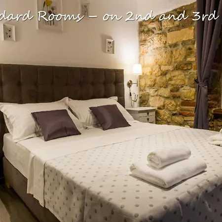 XIV Century Rooms Bed & Breakfast