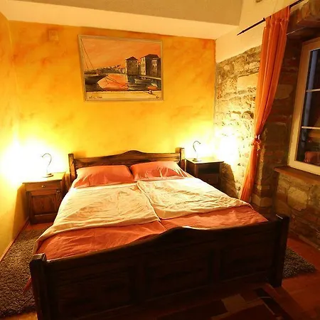 XIV Century Rooms