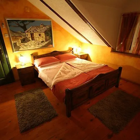 XIV Century Rooms Kastela