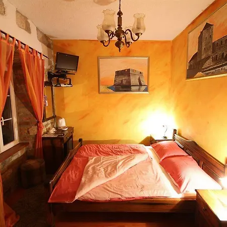 XIV Century Rooms Kastela
