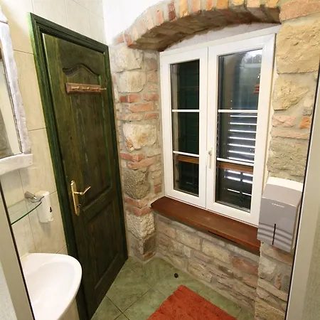 XIV Century Rooms Bed & Breakfast Kastela