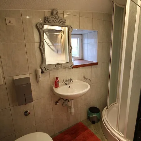 Xiv Century לינה וארוחת בוקר