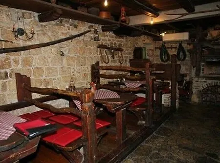 XIV Century Rooms Bed & Breakfast Kastela
