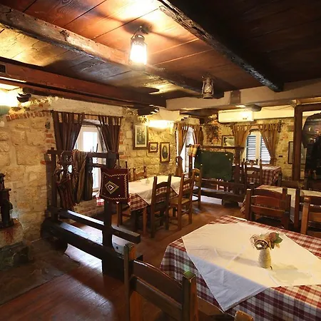 Xiv Century Bed & Breakfast