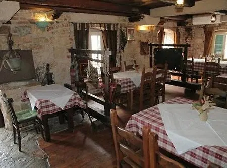 XIV Century Rooms 3* Kastela