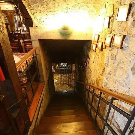 לינה וארוחת בוקר Xiv Century